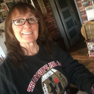 Meet your Posher, Leslie